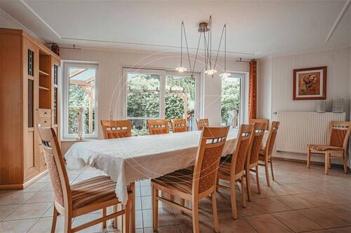 Essbereich mit Zugang zur Terrasse - 
