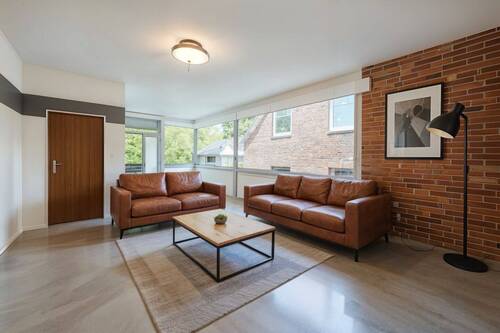 Möbliert (virtuell) Loft/Wohnzimmer - 4 Zimmer Doppelhaushälfte in Ahrensburg
