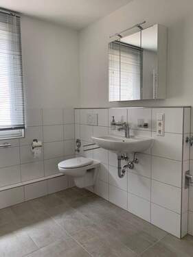 Bad - Etagenwohnung mit 90,00 m² in Neuenbürg zur Miete