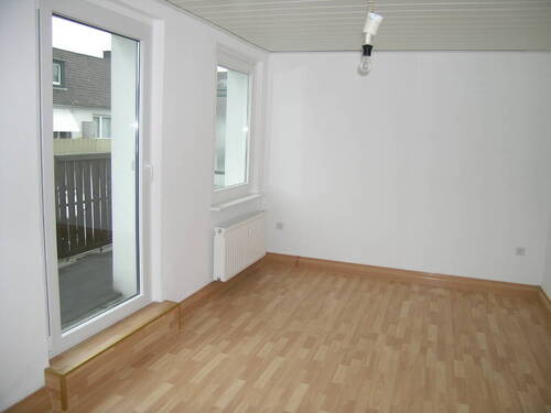 Wohnzimmer - 2 Zimmer Etagenwohnung in Krefeld