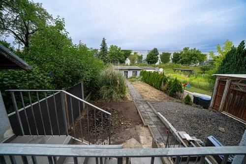 mit großem Gartenanteil - 