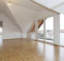 Schöne Dachgeschoss-Wohnung mit außergewöhnlicher Aufteilung - ideal für Sinles und Paare! - Bönnigheim