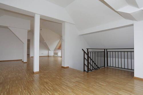 Blick ins Wohnzimmer - Etagenwohnung mit 102,60 m&sup2; in Bönnigheim zur Miete
