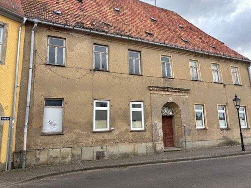 Straßenseite aktuell - 1 Zimmer Mehrfamilienhaus, Wohnhaus in Pegau