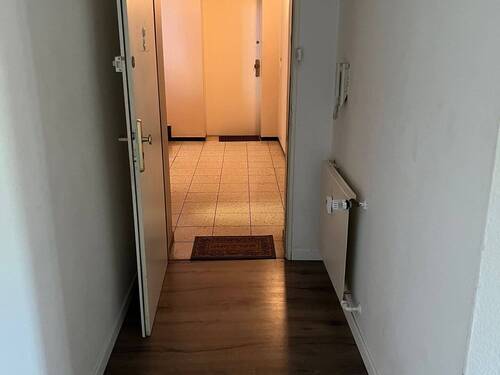 Wohnung Blick zum Treppenhaus.jpg - Etagenwohnung mit 76,00 m² in Baden-Baden zur Miete
