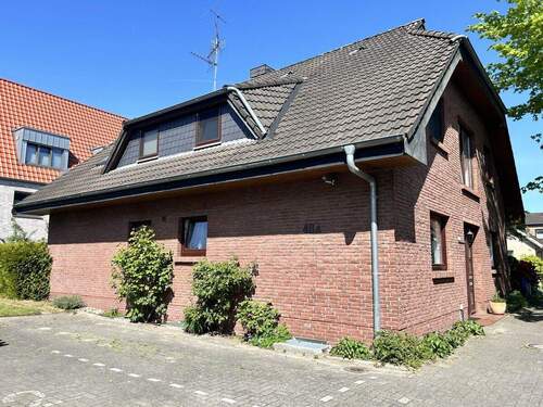 Haus Außenansicht - 2 Zimmer Etagenwohnung zum Kaufen in Oldenburg