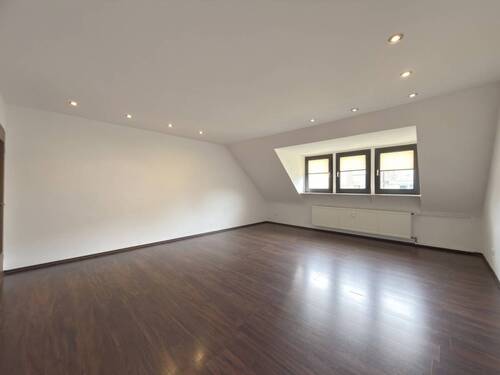Wohnzimmer - Zentrales Wohnen mit Charme - helle Wohnung im Dreifamilienhaus