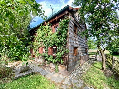 Bild 1 - Denkmalgeschütztes, uriges Rottaler-Bauernhaus aus dem 19. Jahrhundert