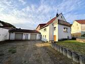 Hofansicht - Hefersweiler: Renovierungsbedürftiges Einfamilienhaus mit großer Garage und Hofgelände