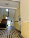 Eingangsbereich/Treppenhaus - Etagenwohnung mit 70,00 m&sup2; in Nürnberg zum Kaufen