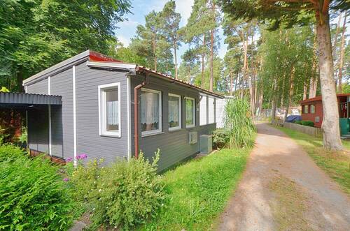Hausansicht mit Zufahrt - 2 Zimmer Mehrfamilienhaus, Wohnhaus in Graal-Müritz