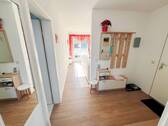 Blick in den Flur - Etagenwohnung mit 52,10 m² in Dresden zum Kaufen