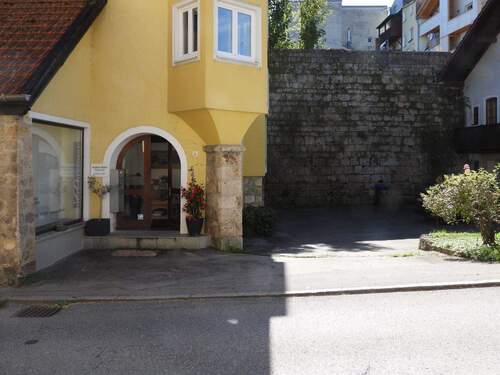 Eingang - 1 Zimmer Mehrfamilienhaus, Wohnhaus zum Kaufen in Tittmoning