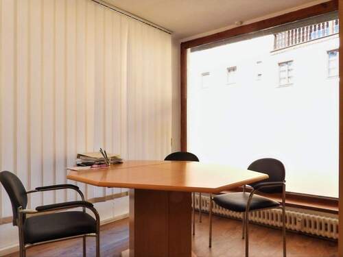 Besprechungsraum - Mehrfamilienhaus, Wohnhaus mit 206,00 m² in Tittmoning zum Kaufen