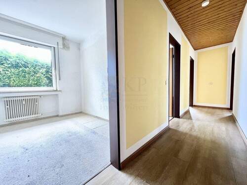 FLUR ZU DEN SCHLAFRÄUMEN - 