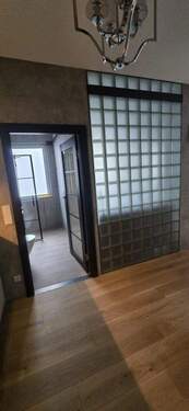 Blick auf Bad+Schalfzimmerwand - 