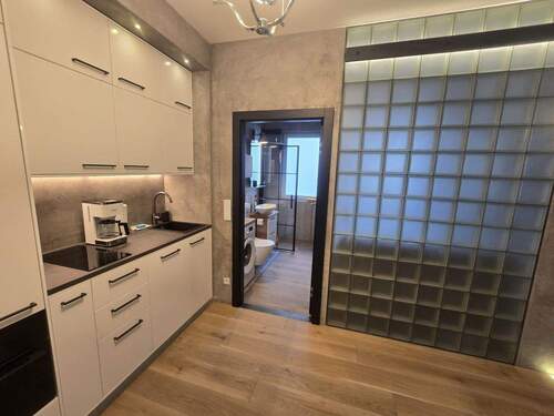 Blick Eingang Küche+Badezimmer - 