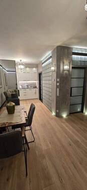 Blick auf Küche + Schlafzimmer - 