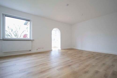 Wohnzimmer - 8 Zimmer Einfamilienhaus zum Kaufen in Anklam