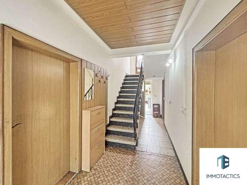 Flur EG - 7 Zimmer Einfamilienhaus in Becherbach bei Kirn