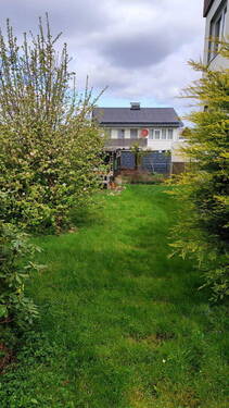 Garten entlang des Hauses - 