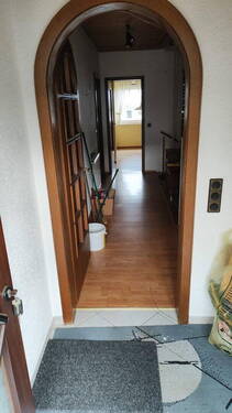 Hauseingang-Tür geöffnet - 4 Zimmer Reihenendhaus zum Kaufen in Lemgo