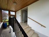 Blick in den Windfang - Mehrfamilienhaus, Wohnhaus in Großberghofen