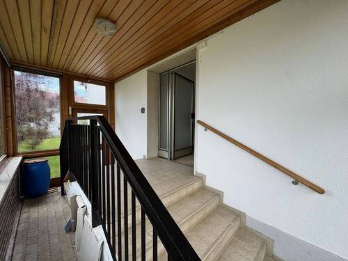 Blick in den Windfang - Mehrfamilienhaus, Wohnhaus in Großberghofen