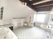 Badezimmer - Etagenwohnung mit 100,00 m² in Grevenbroich / Kapellen zur Miete