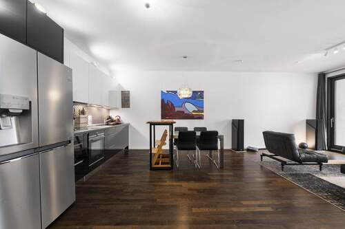 Wohnzimmer mit offener Küche - 