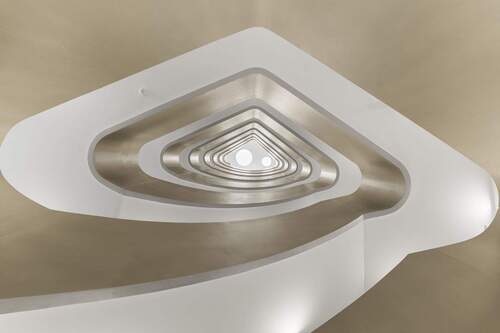 Hausflur Treppenaufgang - Etagenwohnung mit 84,00 m² in Berlin zum Kaufen