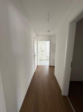 Diele - Etagenwohnung mit 104,60 m&sup2; in Herrenberg-Oberjesingen zum Kaufen