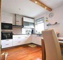 Frei ab 01.06.2026 2 Zimmerwohnung im Erdgeschoss Garage + Stellplatz Einbauküche Balkon mit Weitblick - Korlingen