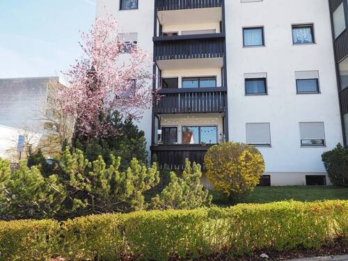 Ansicht Haus - Reizende 3-Zimmer-Wohnung mit erstklassigem Grundriss