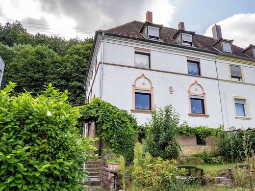 Front - Endlich Platz! Tolles Zweifamilienhaus in SaarbrückenScheidt zu verkaufen!