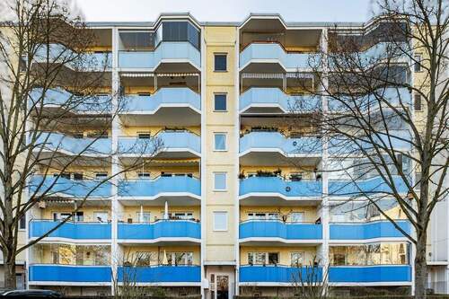 Haus - 3 Zimmer Etagenwohnung zum Kaufen in Berlin / Biesdorf