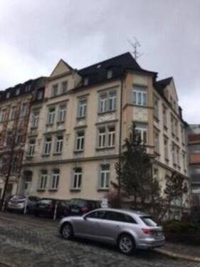 Fassade - IDEAL - Zaharztpraxis sucht neuen Mieter