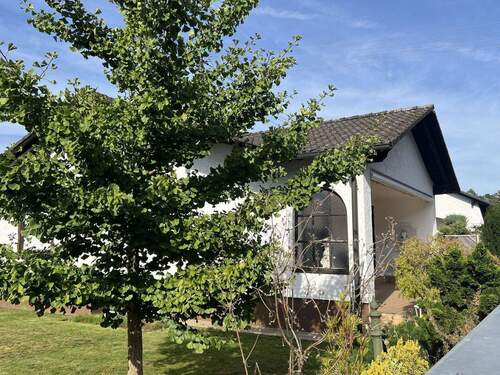Objekt - Kleines Einfamilienhaus mit schönem Garten am Waldrand