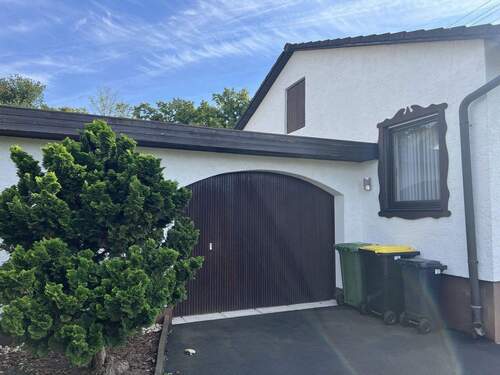Einfahrt & Gargage - Einfamilienhaus mit 107,00 m² in Ernsgaden zum Kaufen