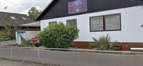 Bild 1 - Freistehendes Einfamilienhaus mit Kellerwohnung