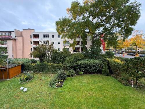 11 Ausblick vom Balkon - 