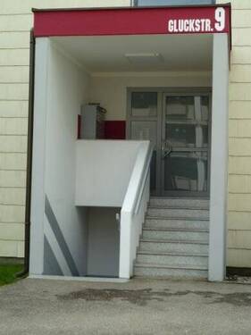 neu gestalteter Eingangsbereich - helles Appartement in guter Lage