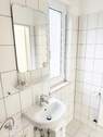 Toilette mit Waschbewcken und WC - 