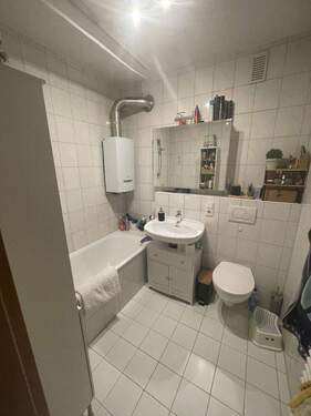 Badezimmer - Etagenwohnung mit 76,30 m&sup2; in Duisburg zur Miete