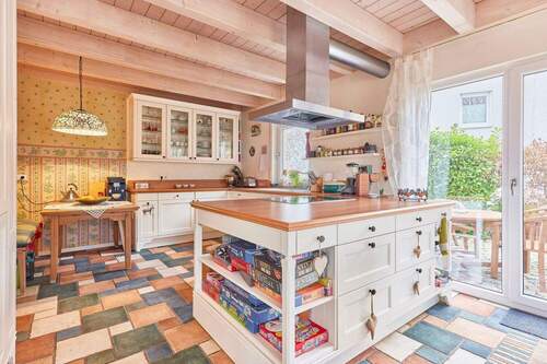 Landhausstil Küche mit Essecke - 