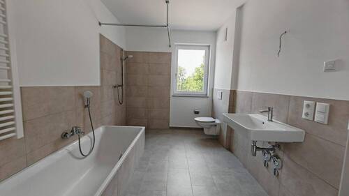 Bild 2 - 4 Zimmer Etagenwohnung zur Miete in Oberkotzau