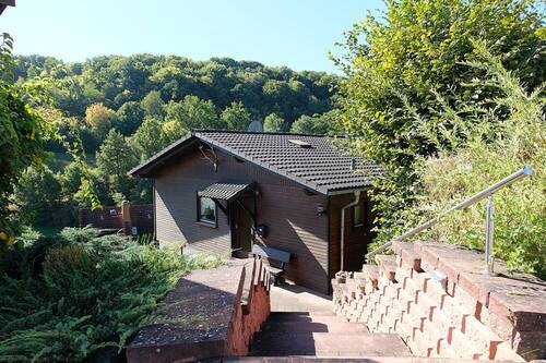 Bild 1 - Gemütliches Zuhause mit Naturblick - Wohnen wie im Urlaub ! Einfamilienhaus mit ELW in Beiershausen !