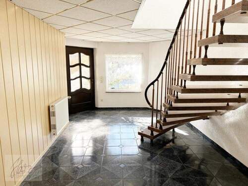 Erdgeschoss Eingangsbereich - 7 Zimmer Mehrfamilienhaus, Wohnhaus zum Kaufen in Bauda