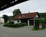 Hausansicht mit Garage - 