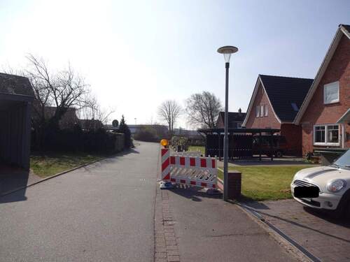 Strasse; Einfahrt - 5 Zimmer Einfamilienhaus in Husum